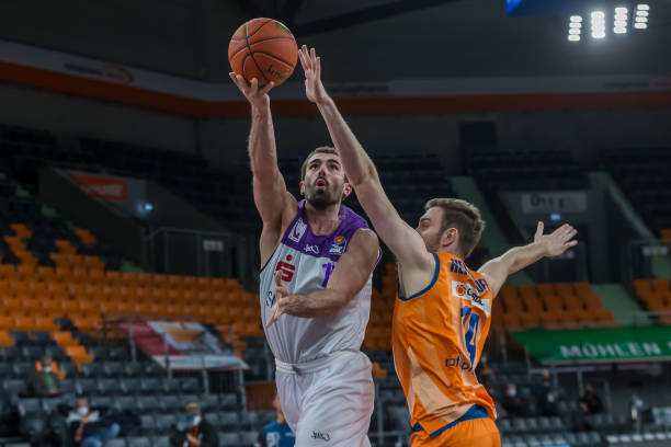 在球队中发 在球队中发